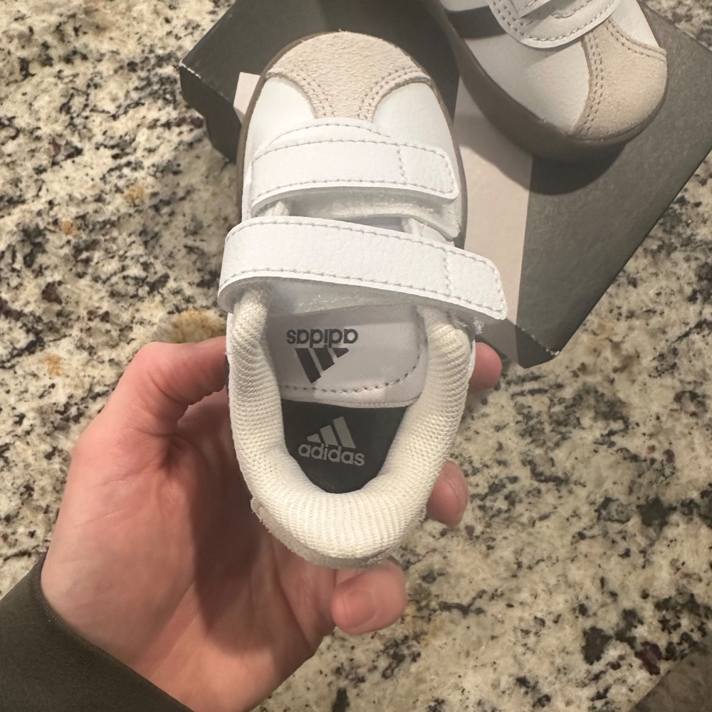 Size 5 toddler Adidas - Picture 4 of 5